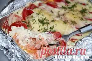 Семга с помидорами и сыром на решетке в фольге.