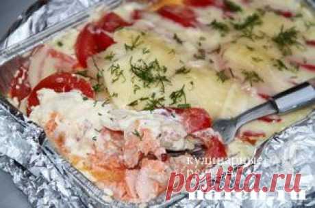 Семга с помидорами и сыром на решетке в фольге.