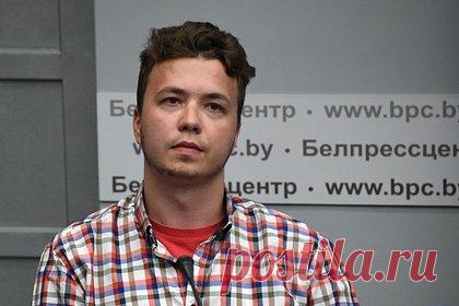 Мать Протасевича вернулась в Белоруссию. Мать экс-главреда NEXTA Романа Протасевича Наталья Протасевич вернулась в Белоруссию. Она отсутствовала в стране почти три года в связи с политической деятельностью сына. Для возвращения Наталье Протасевич пришлось обращаться в комиссию по возвращению уехавших оппозиционеров.