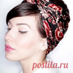 Парочка попугаев пришла будить свою хозяйку... - МирТесен