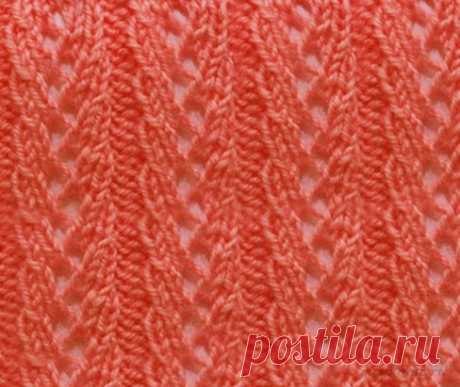 Ажурный узор спицами выполненные интересными полосами. Такой очаровательный узор очень красиво будет смотреться в женской одежде, например платье или ажурном летнем жакете.
В схеме показаны только лицевые ряды, а в изнаночных рядах вяжем все петли по рисунку. Накиды провязываем изнаночными петлями.
Раппорт узора составляет 7 петель в ширину + для симметрии узора 2 петли. 
В высоту раппорт повторяем с 1го по 4 ряд.
Вязаный узор спицами схема