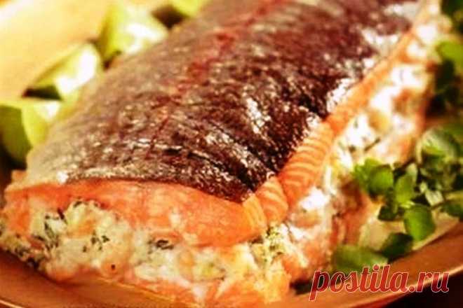 Фаршированный лосось, запечённый в духовке Отличается лосось от других блюд и...