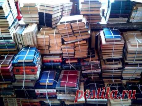 10 полок и держателей для книг в домашней библиотеке