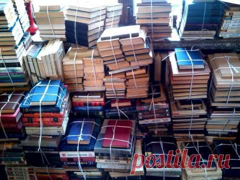 10 полок и держателей для книг в домашней библиотеке