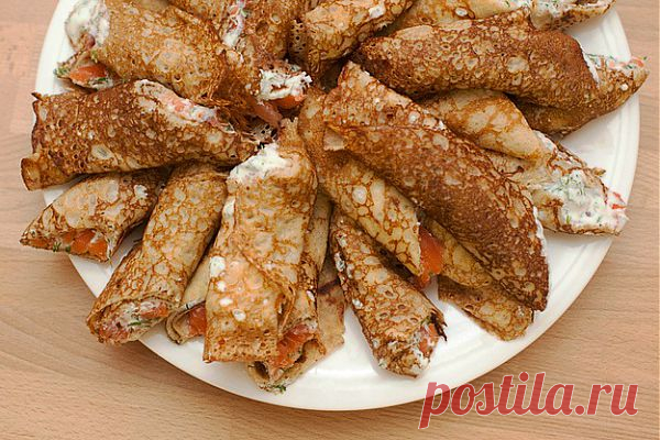 Рулетики с семгой и нежным сыром - KitchenMag.ru