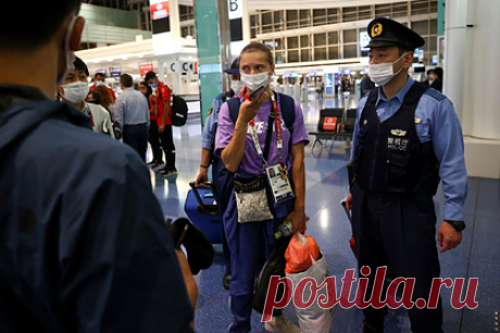 Тренер белорусских легкоатлеток рассказал о странном поведении Тимановской. Главный тренер сборной Белоруссии по легкой атлетике Юрий Моисевич рассказал о странном поведении бегуньи Кристины Тимановской на Олимпиаде в Токио. По словам специалиста, спортсменка уединялась и не хотела общаться. «И у нее было странное поведение, что тут же оно вызвало какую-то реакцию», — добавил он.