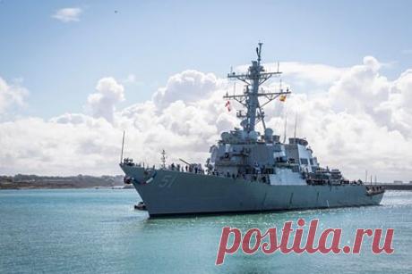 Эсминец США зашел в румынский порт в Черном море. Ракетный эсминец Arleigh Burke (DDG-51) военно-морских (ВМС) США зашел в румынский порт Констанца на Черном море с запланированным визитом. Об этом сообщил Шестой флот ВМС США. В военном ведомстве уточнили, что Arleigh Burke проводит в Черном море «рутинные операции по обеспечению военно-морской безопасности».