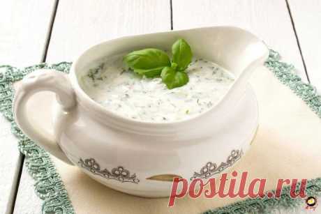 ​Соус из сметаны с чесноком и зеленью
