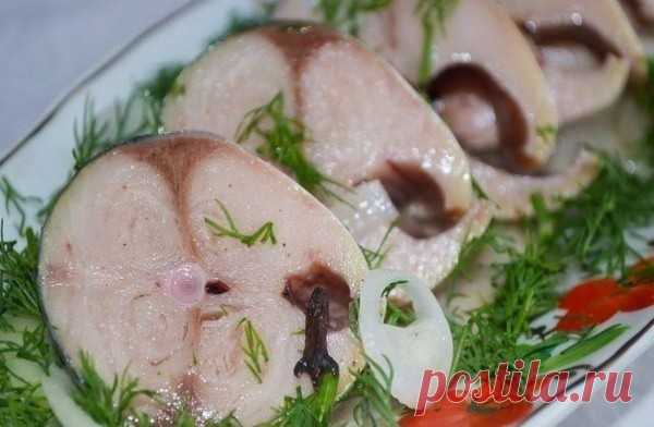 Скумбрия, маринованная в яблочном уксусе с пряностями
