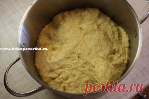 Пасхальный кулич — классический рецепт из книги «О вкусной и здоровой пище» 1955г. Ингридиенты: Мука - 1кг Молоко - 1.5 стакана Яйца - 6 штук Масло сливочное - 300г Дрожжи - 40-50 г "мокрых" или 11 г сухих( пакетик) Изюм - 150г Цукаты - 50г Соль- 3/4 ч.л Ванилин 1/2 или 5-6 измельченых зерен кардамона Сахар 1.5 - 2 стакана Какая же Пасха без Кулича. Мы куличи не покупаем, а готовим сами. И радуем наших близких домашней выпечкой. Рецепт на этот раз мы взяли классический, проверенный…