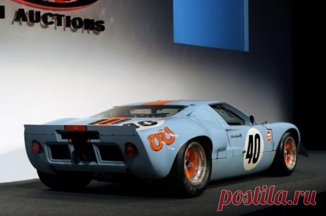 Самый дорогой американский автомобиль (33 фото) | Чёрт побери Этот Ford GT40 Gulf/Mirage Lightweight Racing Car 1968 года был недавно продан за ошеломляющие $11 миллионов в Калифорнии (тем самым он стал самым дорогим из американских авто, когда-либо продаваемых на аукционах). Автомобиль использовался в гонках и в 1971 он был сдан в аренду Стиву Маккуину (Steve McQueen), чтобы быть снятым в голливудском фильме Ле-Ман (Le Mans).