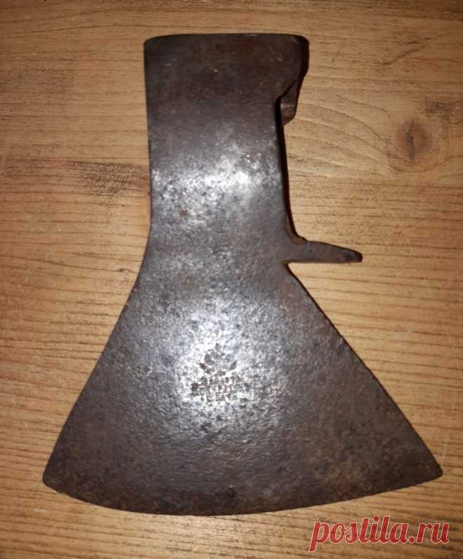 Топор с клеймом. Российская Империя. 1870 год Кондратовъ. с. Вачи 
Размер : 175 х 145 х 40 мм. Вес : 1080 грамм. 

Цена : 4000 руб.

 Купить сейчас : 

#ТопорКлеймом #ТопорРоссийскаяИмперияКондратов #ТопорКлеймо1870год #Топор1870годКондратов #ТопорКлеймоВачи1870год