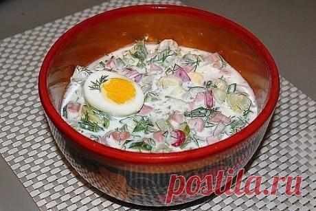 5 ВКУСНЕЙШИХ РЕЦЕПТОВ ОКРОШКИ! СОХРАНИ СЕБЕ. РЕЦЕПТ № 1 (Окрошка на простокваше) Понадобится: на литр домашней простокваши - 3 яйца, 3 огурца, по 1 - 2 пучка укропа, петрушки, кинзы, зеленого лука, 1 долька чеснока, соль, перец. Приготовление: огурец и яйца мелко порезать, зелень мелко порубить, все ингредиенты добавить в простоквашу. Посолить, поперчить, для остроты добавить мелко-мелко порубленный чеснок. РЕЦЕПТ № 2 (Окрошка овощная) Понадобится: на полтора литра домашнего кваса - 6 - 7 отварн