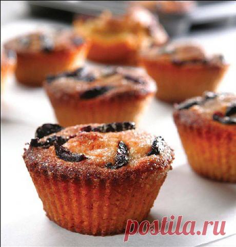 Маленькие кексы с сыром фета и оливковым маслом .