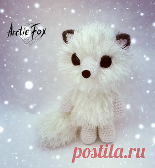 Песец амигуруми. Схемы и описания для вязания игрушек крючком! Бесплатный мастер-класс от Ани Елисеевой по вязанию песца или арктической лисы крючком. Высота вязаной игрушки примерно 14 см. Для изготовления лисичк…