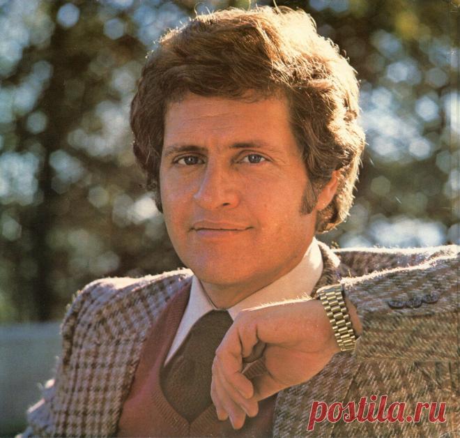 5 ноября 1938 года родился известный французский певец Джо Дассен. 
Джозеф Айра Дассен появился на свет в музыкальной семье 5 ноября 1938 г. Ребенок рос в творческой атмосфере, но ввиду неприятностей, случившихся с отцом, оказался в Париже, когда ему едва исполнилось 11 лет.
Отец будущего певца был актером еврейского театра. Вскоре после рождения сына он стал сотрудничать с Альфредом Хичкоком. Совместный труд сделал актера знаменитым.
Родители, американцы еврейского происх...