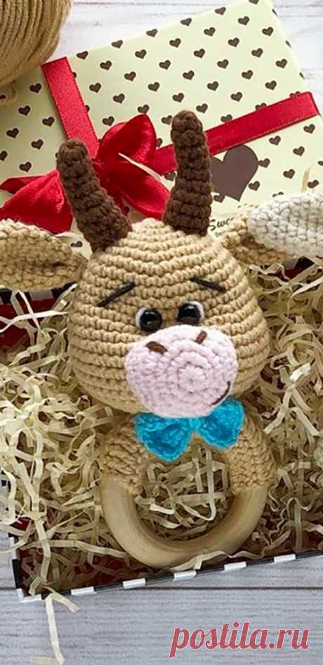 PDF Погремушка Бычок крючком. FREE crochet pattern; Аmigurumi beanbag patterns. Амигуруми схемы и описания на русском. Вязаные игрушки и поделки своими руками #amimore - детские погремушки для малышей, бык, бычок, коровка, корова.