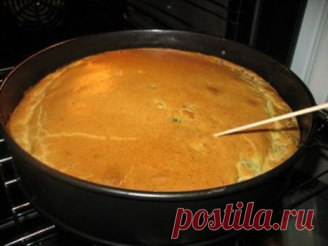 Супер нежный пирог с капустой и мясом

Ингредиенты:
капуста свежая- половинка маленького кочанчика
350 - 400 грамм фарша говяжьего ( можно и куринного ) какой нравится
соль приправы по вкусу
зелень свежая
1 стакан кефира
1 стакан майонеза
3 яйца
1 чайная ложка соды или пакетик разрыхлителя
8 столовых ложек муки (с горкой)
масло для смазки формы растительное
половинка белка взбитого для смазки пирога готового ( можно и не делать и так вкусно и красиво )

Приготовление:
1.Ме...