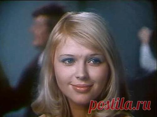 Как менялась девушка Генки Ляпишева Люся (актриса Ирина Азер) с течением времени.