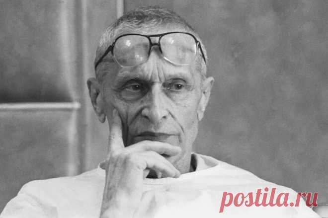Как преодолеть старость: ответ легендарного хирурга Николая Амосова
    

С каждым днем мы все ближе подходим к главному этапу жизни, но не стоит относиться к старению с ужасом. Это не наказание, а скорее естественный порядок вещей – этап, который, если его принять, может раскрыть несказанную мудрость и жизнестойкость. Да, годы приносят перемены, но при осознанном выборе можно ослабить последствия старения. В то время как одни обращаются к косметическим средствам, другие н...