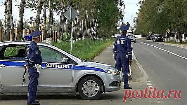 ИНФОРМАЦИЯ ВОДИТЕЛЯМ!!! РАСПЕЧАТАЙТЕ И ВОЗИТЕ С СОБОЙ!!! 

 Большинство водителей передвигаясь по дорогам нашей великой страны не знают некоторых тонкостей наших законов, благодаря этому в некоторых ситуациях сотрудники ГИБДД превышают свои полномочия! 


 1. Если вы не нарушили ПДД, то проверка документов — только на стационарных постах ДПС (Приказ МВД РФ от 2 марта 2009 г. N 185).


 2. Претензии за нарушения ПДД вам может предъявить только ГИБДД, а другие службы милиции...