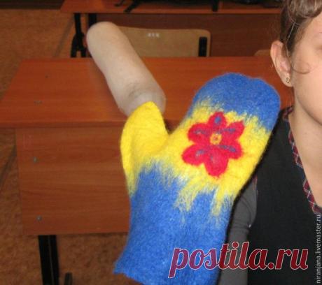 Валяем рукавицу-прихватку для горячего. Справится даже ребенок