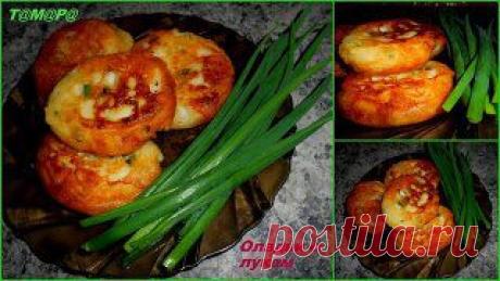 ОЛАДЬИ с ПРИПЁКОМ, и зелёным луком **Кефир 500мл+мука 2ст+ яйцо 1шт+зел/лук+сода, соль. Жарим на сковороде на раст/масле.