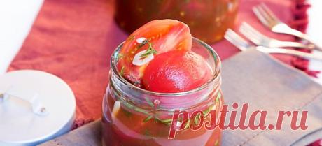 Помидоры дольками на зиму с луком, чесноком и в масле без стерилизации