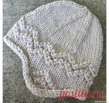 Скандинавская шапочка спицами. Схема | Вязание спицами аксессуаров Круглая шапочка от Mary Ann Stephens отличается тем, что у неё есть ушки, прикрывающие уши от мороза и ветра. Такая особенность объяснима для северных стран Скандинавского полуострова – там холодно. По этой же причине вяжется шапочка из толстой шерстяной пряжи.Описание дано для одного...