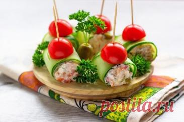 ​Рулетики из огурцов с начинкой Ингредиенты:Фета &mdash; 100 гОгурец свежий &mdash; 1 шт.&nbsp;Помидоры черри &mdash; 9-10 шт.&nbsp;Перец болгарский сладкий &mdash; 0,5 шт.&nbsp;Оливки зеленые &mdash; 10 шт.&nbsp;Сок лимонный &mdash; 1 ч. л.
Соль &mdash; по вкусу&nbsp;Перец свежемолотый &mdash; по вкусу&nbsp;Зелень...