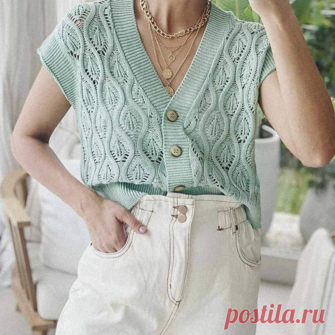 7 безрукавок спицами, которые можно связать самостоятельно. Идеи для весеннего сезона | Вяжем вместе! | Пульс Mail.ru Уже несколько сезонов безрукавки не теряют своей актуальности, на рынке появляется всё больше и больше вариантов пуловеров без рукавов и жилеток....