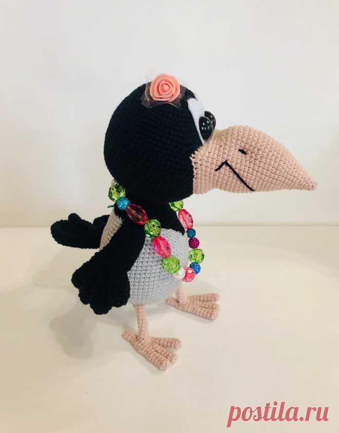 PDF Ворона Алёна крючком. FREE crochet pattern; Аmigurumi bird patterns. Амигуруми схемы и описания на русском. Вязаные игрушки и поделки своими руками #amimore - ворона, ворон, птица, птичка.