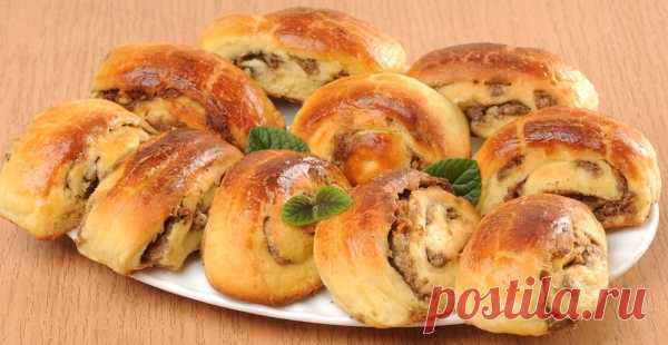 Рулетики с халвой и орехами.
