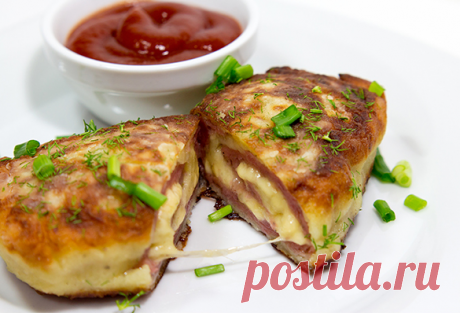 Картофельные рулетики с мясом и сыром - очень нежное картофельное тесто с хрустящей корочкой, а внутри сочная начинка.