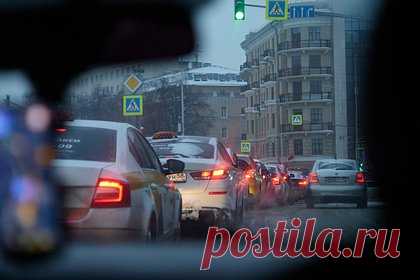 Россиянам назвали способ избежать потери управления автомобилем в гололед