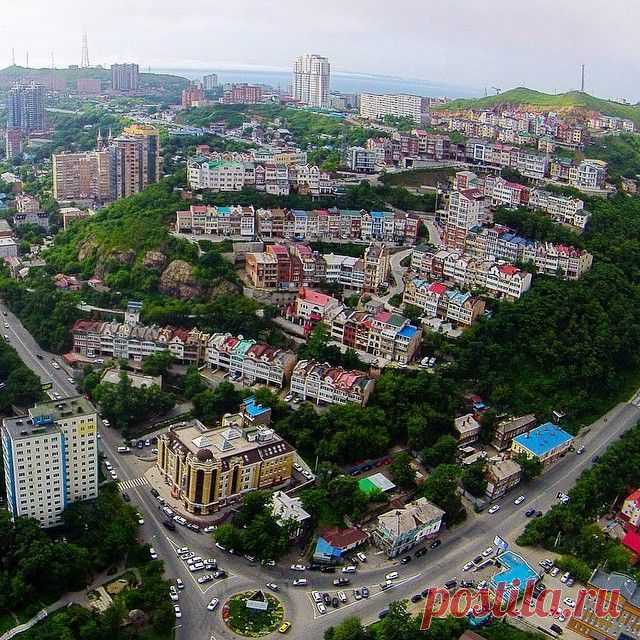 Над Владивостоком. В кадре улица Пушкинская и улица Капитана Шефнера ________________________________________ #Владивосток #Vladivostok #НадВладивостоком #НадРоссией #VDK #ВДК #ЛетаемВысоко #Primorye #Приморье #ДальнийВосток #Хабаровск #АэросъёмкиВладивосток #beautiful #vladivostok_beautiful #Городуморя #DJI #Phantom #QuadCopter #Дрони #скворечники #ПроектНад #ВидСверху #ProectNad #ПриморскийКрай #AerialPhotography #Квадрокоптер #Россия #Russia #ГородаРоссии #высоко