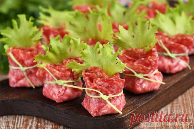 Закуска мешочки из колбасы 