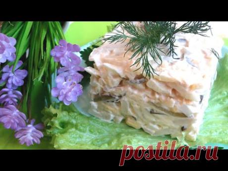 САЛАТ "КАЛЬМАРОВЫЙ" НА НОВЫЙ 2021 ГОД! ВКУСНО И БЫСТРО! Королевство Вкусных Блюд. - YouTube
Ингредиенты:
Кальмар отварной - 2 шт.
Картофель отварной - 3 шт.
Огурец соленый - 3 шт.
Яйца отварные - 2 шт.
Майонез - 50 гр.
Сыр твердый тертый - 30 гр.
Укроп для украшения блюда