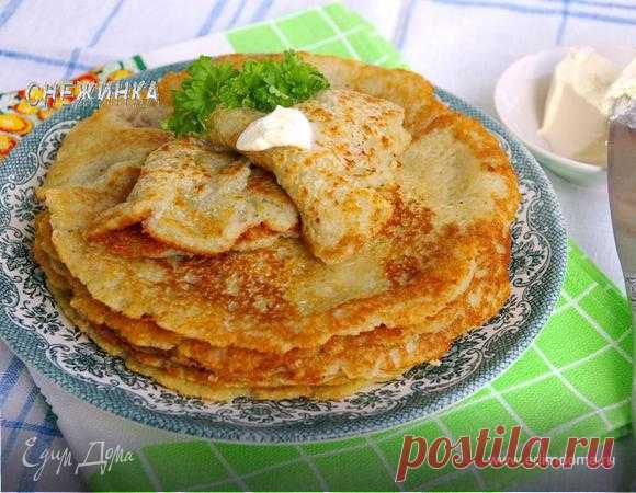 Картофельные блины. Ингредиенты: картофель, лук репчатый, соль
