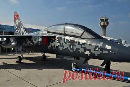 В Турции раскрыли планы по выпуску боевых самолетов. В Турции будут выпускать по два учебно-тренировочных самолета Hürjet в месяц после 2025 года, сообщил глава Turkish Aerospace Industries Темел Котиль. На начальном этапе производитель построит четыре прототипа для испытаний. После начала массового производства TAI будет выпускать до 24 самолетов в год.