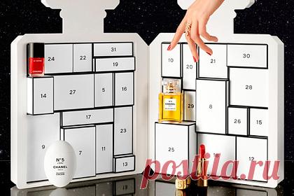 В Chanel оправдались за необоснованно дорогой календарь. Президент модного дома Chanel Бруно Павловски оправдался за необоснованно дорогой адвент-календарь компании, который покупатели раскритиковали в социальных сетях. Представитель бренда ответил на пост девушки и заявил, что нельзя определять ценность товара только по его содержимому.