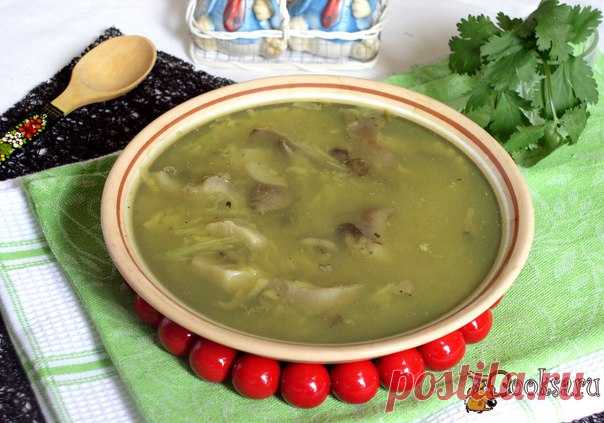 Похлебка по-Михайлову из вешенок и картофеля Похлебка - это моно-блюдо, готовится практически из одного овоща и воды, без добавления масла и какого-либо жира. Данный рецепт рассчитан на лиц, соблюдающих строгую диету или пост. Похлебка действительно обладает насыщенным нежным вкусом и готовится в считанные минуты. Она непременно понравится Вам и вашим домочадцам, а по данному принципу можно приготовить похлебку из любого овоща. Не готовят похлебки только из бобовых и свеклы.