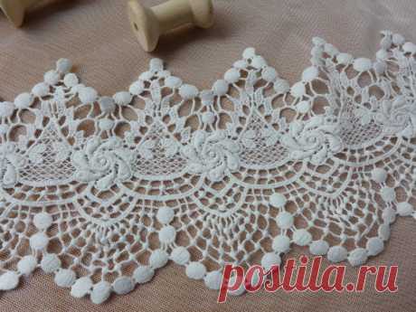 Retro Style Scalloped Lace Cotton Lace in Off white Chic Cutwork Lace Trim 4 9 inches wide by yard - MommyGrid.com