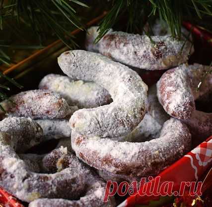 Шоколадное печенье с кардамоном Шоколадное печенье с кардамоном. Это вкусное пряное шоколадное печенье отличное дополнение к чаю холодными зимними вечерами. 