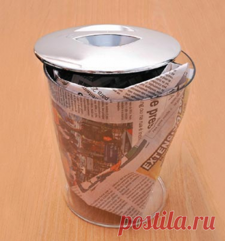 Пакет из газеты для мусорного ведра или канцелярской корзины в офисе Может кому пригодится эта идея - пакет из газеты для мусорного ведра или канцелярской корзины в офисе? Иногда бывает ситуация, что нужно срочно бежать в гости и не во что положить подарок. Вот, подкидываю идею...