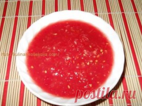 Аджика домашняя от Ирины Логуновой. Аджика домашняя

 	     "Эту аджику варить вообще не надо. Очень вкусно ее в самом конце в борщ добавлять, буквально за минуту, как  выключать. Это  рецепт  ещё моей бабушки, трескаем  ложками! Аджика домашняя прекрасно хранится в холодильнике или погребе" - Ирина Логунова (Днепропетровск, Украина