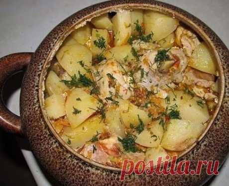 Мясо по-французски в горшочках

Мясо по-французски – это необыкновенно вкусное блюдо, любимое многими. Попробуйте приготовить его в горшочках – получится еще вкуснее и ароматнее, чем на противне!

Предлагаю приготовить мясо по-французски нетрадиционным способом – запечь его в горшочках! Блюдо получается очень сочным, нежным и вкусным! Как приготовить мясо по-французски в горшочках? Делюсь рецептом!

Ингредиенты:
Свинина — 1 Килограмм
Картофель — 4-5 Штук
Лук репчатый — 2 Ш...