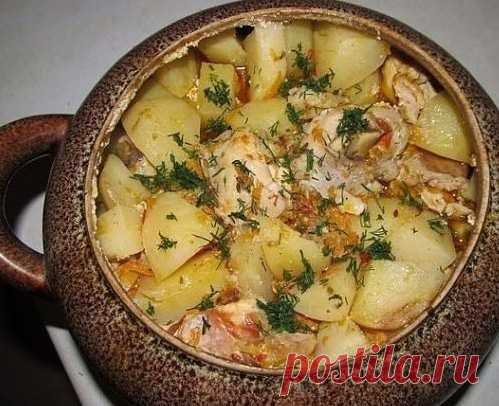 Мясо по-французски в горшочках

Мясо по-французски – это необыкновенно вкусное блюдо, любимое многими. Попробуйте приготовить его в горшочках – получится еще вкуснее и ароматнее, чем на противне!

Предлагаю приготовить мясо по-французски нетрадиционным способом – запечь его в горшочках! Блюдо получается очень сочным, нежным и вкусным! Как приготовить мясо по-французски в горшочках? Делюсь рецептом!

Ингредиенты:
Свинина — 1 Килограмм
Картофель — 4-5 Штук
Лук репчатый — 2 Ш...