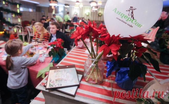 На кафе «АндерСон» пожаловались в прокуратуру из-за «сатанизма» Хэллоуина. Анна Шафран пожаловалась на празднование в кафе Хэллоуина и обвинила его руководство в нарушении прав детей и сатанизме. В кафе призвали перестать «вечно искать врагов, теперь уже в тыквах» и напомнили о проведении Масленицы