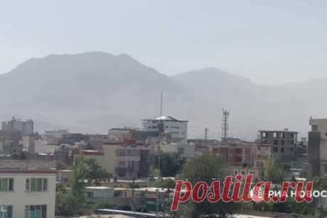 Ликвидация боевиков ИГ у российского посольства в Кабуле попала на видео. Представители «Талибана» (запрещенная в России террористическая организация) убили террористов «Исламского государства» (ИГ, запрещенное в России движение) у российского посольства в Кабуле. На кадрах, снятых корреспондентом РИА Новости, слышна перестрелка. Предполагается, что в ней использовали пулеметы и автоматы.